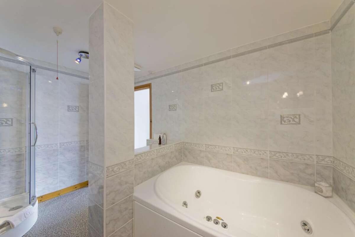 Esplanade Court Holiday Apartments 오반 외부 사진